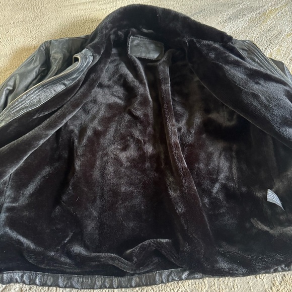 Vintage Lee World Leather bomber jacket Fur collar Lined black zip front large - Picture 2 of 9
